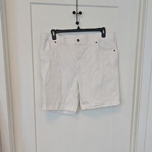 Roundtree & Yorke White Flat Front Shorts